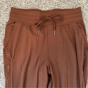 Lululemon terracotta brown sweatpants size 6